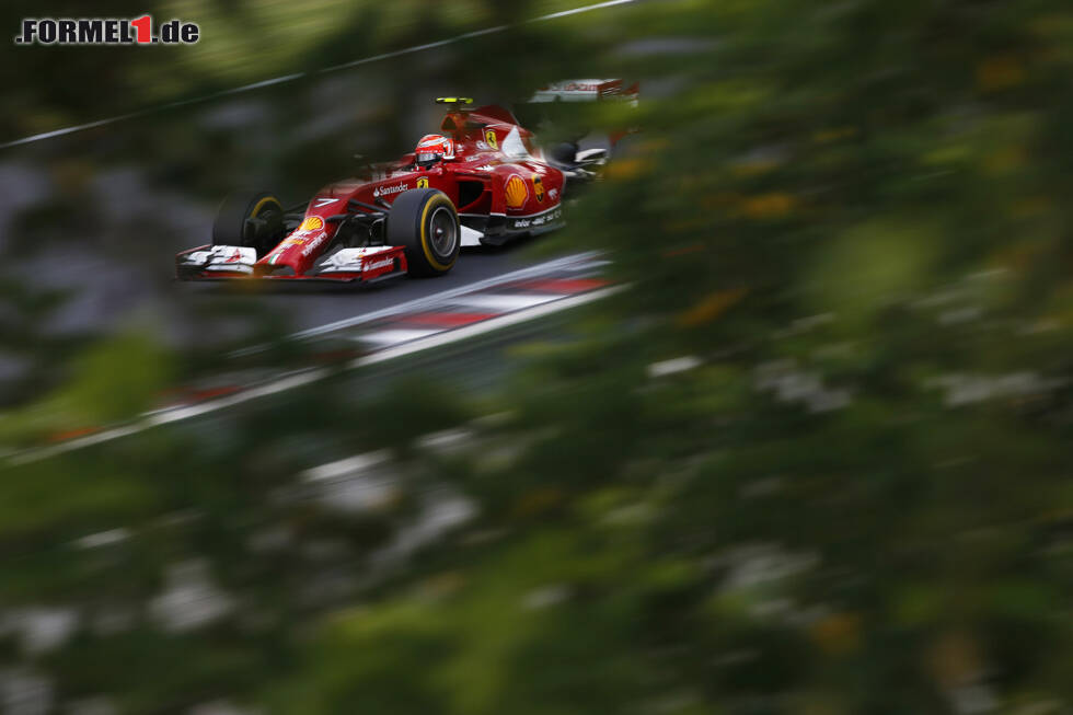 Foto zur News: Für Kimi Räikkönen war bereits nach wenigen Minuten Schluss - geschlagen von Jules Bianchi Marussia auf Rang 17!