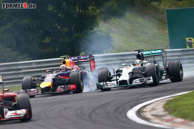 Foto zur News: Daniel Ricciardos Manöver gegen Lewis Hamilton war die Entscheidung im Rennen.