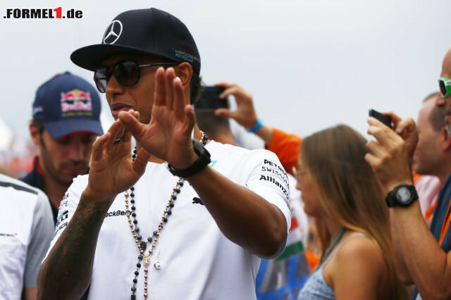 Foto zur News: Lewis Hamilton ist schon ein spezieller Charakter. Der Brite polarisiert die Massen in der Formel 1 wie kein Zweiter.