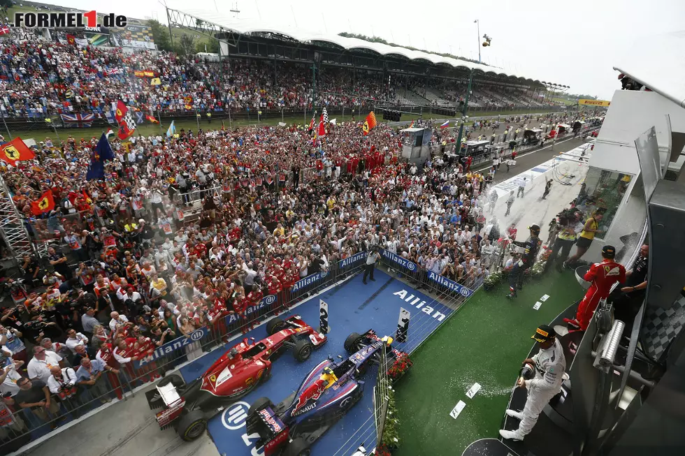 Daniel Ricciardo (Red Bull), Fernando Alonso (Ferrari) und Lewis Hamilton (Mercedes) Foto zur News: Daniel Ricciardo (Red Bull), Fernando Alonso (Ferrari) und Lewis Hamilton (Mercedes)