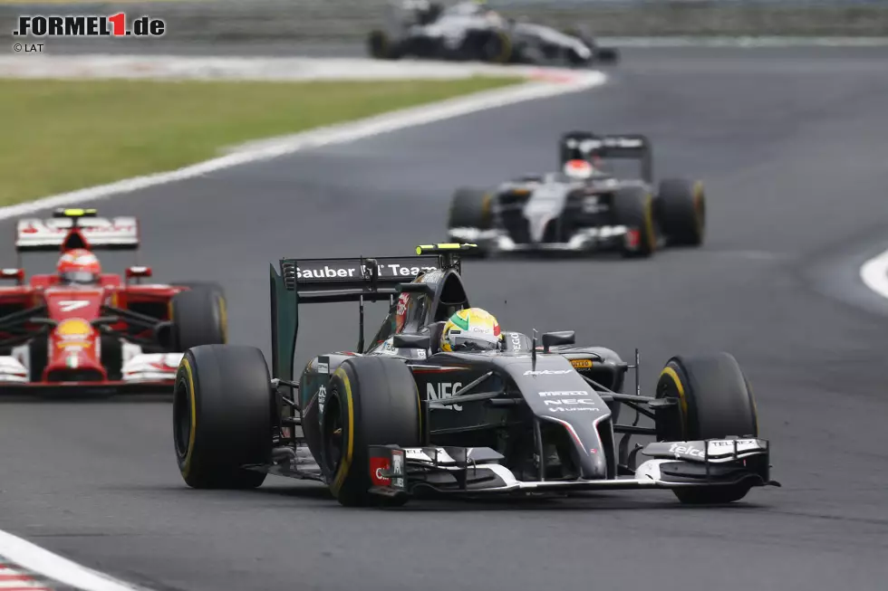 Foto zur News: Esteban Gutierrez (Sauber) und Kimi Räikkönen (Ferrari)