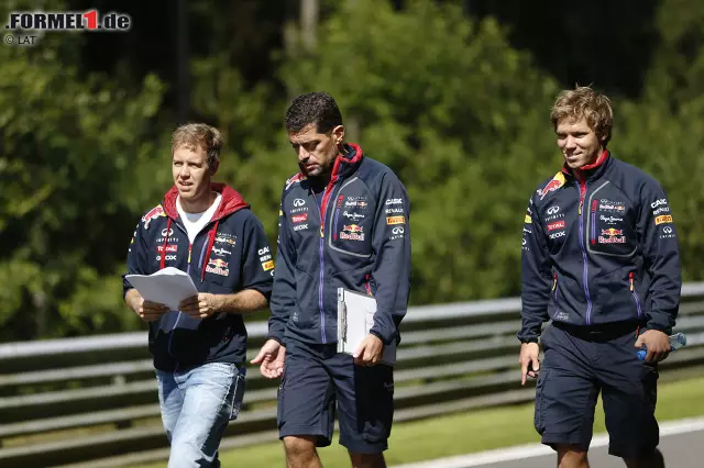Sebastian Vettel am Donnerstag bei der Streckenbegehung, die er am Freitag kaum befahren sollte. Am Nachmittag musste der Weltmeister sogar komplett zuschauen: Auspuffplatzer, Motorwechsel! Foto zur News: Sebastian Vettel am Donnerstag bei der Streckenbegehung, die er am Freitag kaum befahren sollte. Am Nachmittag musste der Weltmeister sogar komplett zuschauen: Auspuffplatzer, Motorwechsel!