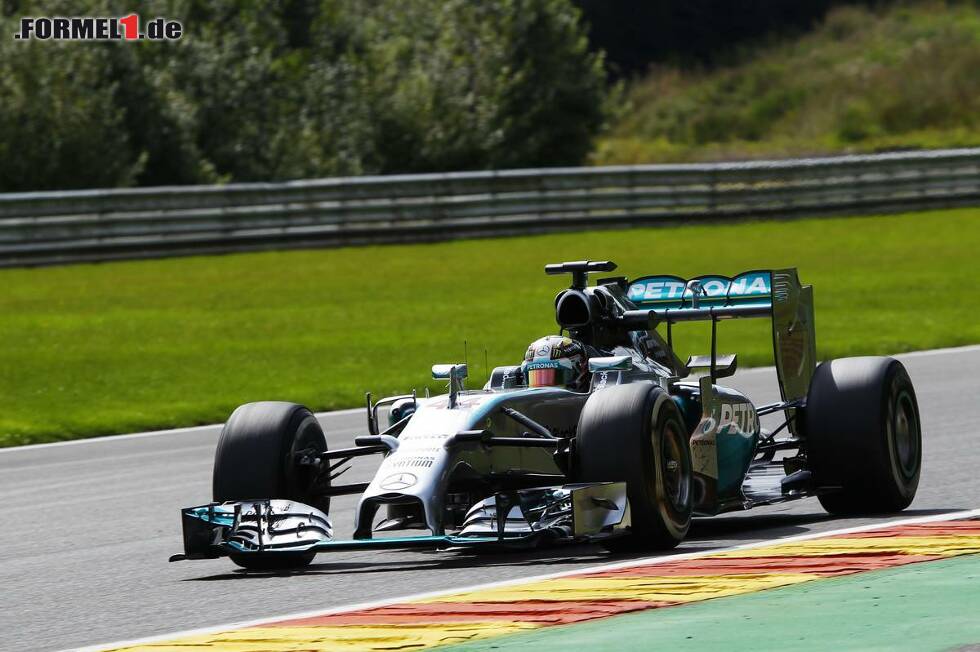 Foto zur News: Lewis Hamilton hatte am Freitag in Spa die Nase vorn und untermauerte damit, dass Mercedes auch nach der Sommerpause für alle der Maßstab bleibt