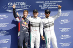 Foto zur News: Nico Rosberg (Mercedes), Lewis Hamilton (Mercedes) und Sebastian Vettel (Red Bull)