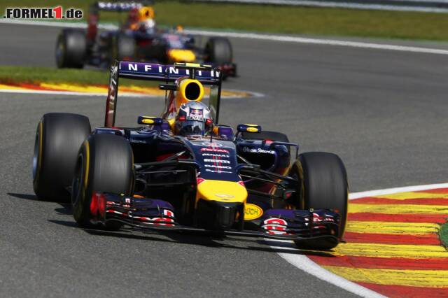 Foto zur News: Bei Daniel Ricciardos Aufholjagd kann Sebastian Vettel nicht gegenhalten