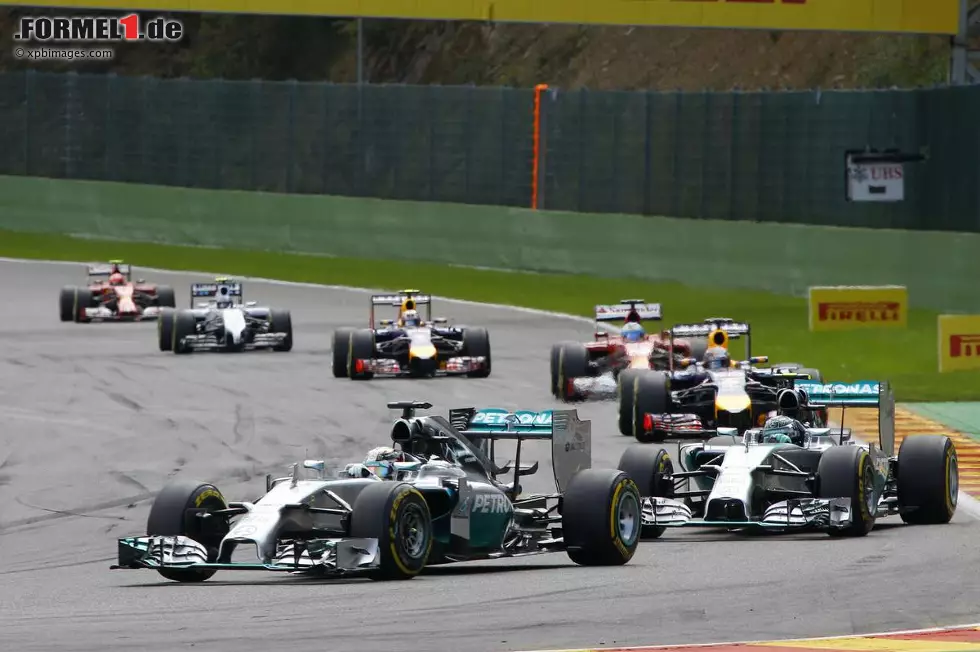 Foto zur News: Lewis Hamilton (Mercedes) und Nico Rosberg (Mercedes)