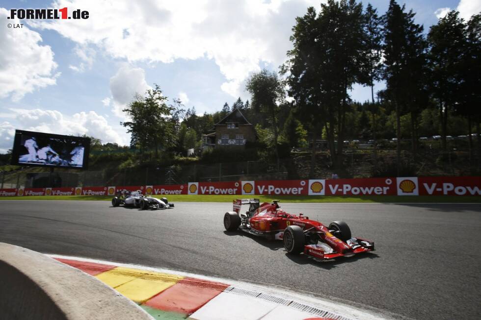 Foto zur News: Kevin Magnussen (McLaren) und Valtteri Bottas (Williams)