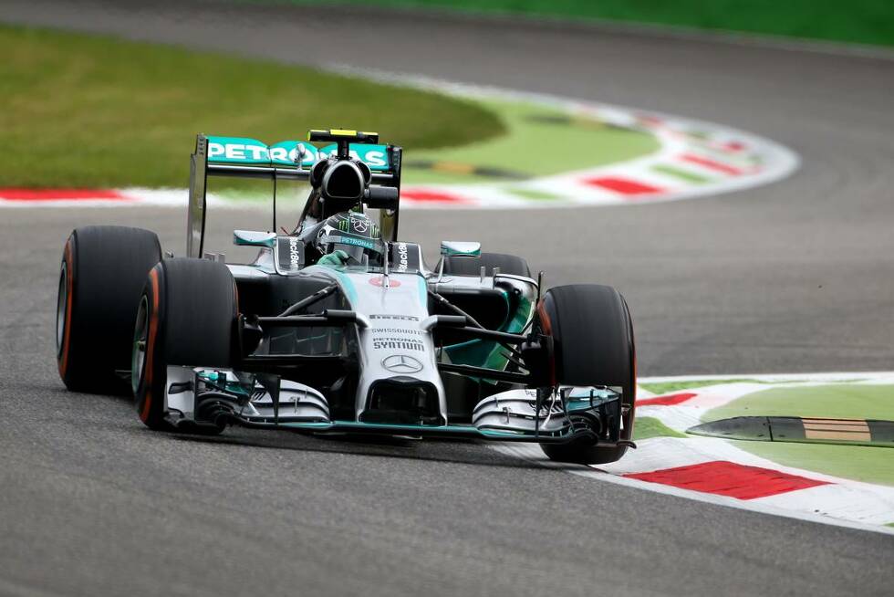 Foto zur News: Nico Rosberg war am Nachmittag auf der Rennstrecke von Monza der Schnellste - allerdings war der Deutsche nur einen Wimpernschlag schneller als sein Teamkollege.