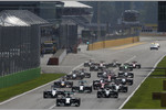 Foto zur News: Nico Rosberg (Mercedes) beim Start an der Spitze