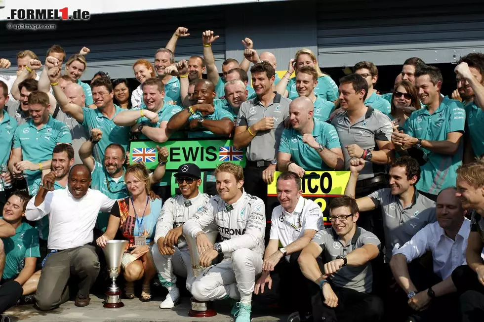 Foto zur News: Lewis Hamilton (Mercedes) und Nico Rosberg (Mercedes)