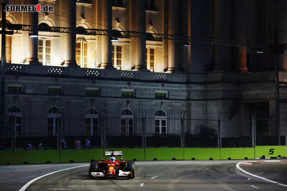 Foto zur News: Umso überraschender der Zweitplatzierte: Fernando Alonso meldet sich nach dem Monza-Debakel im Spitzenfeld zurück.