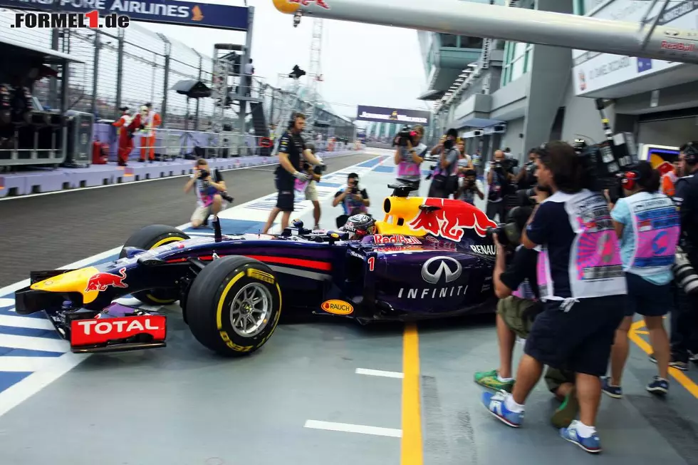 Foto zur News: Sebastian Vettel (Infiniti Red Bull Racing)