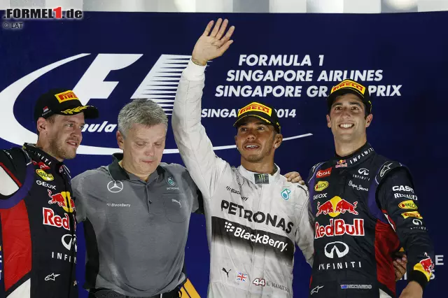 Foto zur News: Lewis Hamilton (Mercedes), Sebastian Vettel (Red Bull) und Daniel Ricciardo (Red Bull)