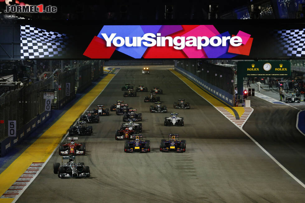 Foto zur News: Hamilton legte mit einem starken Start den Grundstein zum Sieg, dahinter schnappte sich Vettel seinen Teamkollegen.