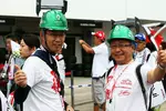 Foto zur News: Fans von Kamui Kobayashi (Caterham)