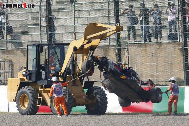 Foto zur News: Am Haken: Der Red Bull von Ricciardo nach dem Abflug ausgangs der Schikane