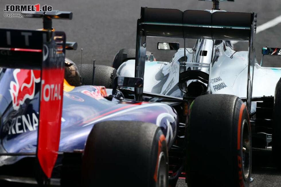 Foto zur News: Lewis Hamilton (Mercedes) und Sebastian Vettel (Red Bull)