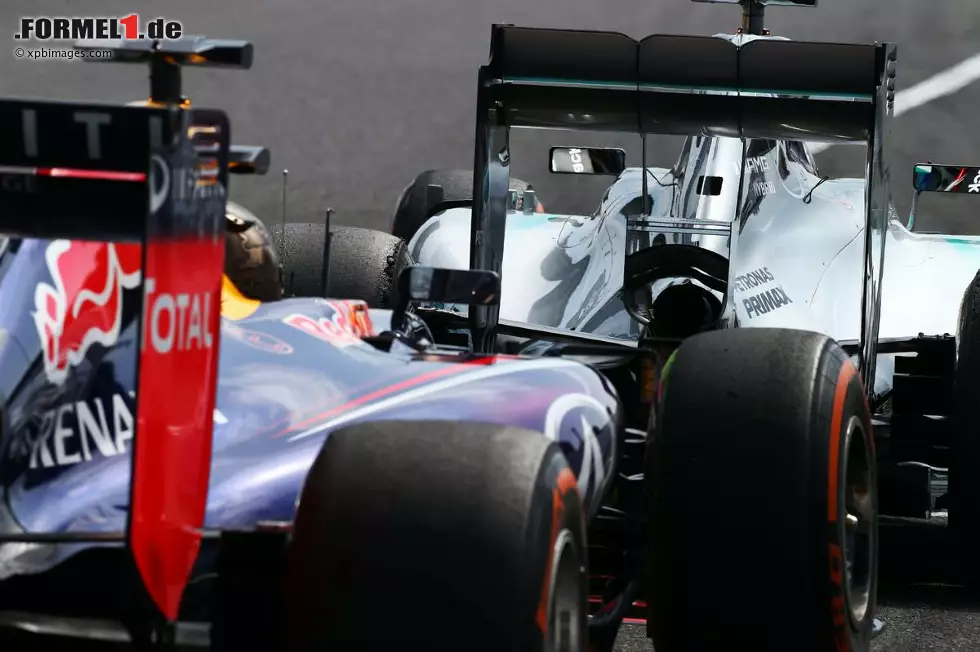 Foto zur News: Lewis Hamilton (Mercedes) und Sebastian Vettel (Red Bull)