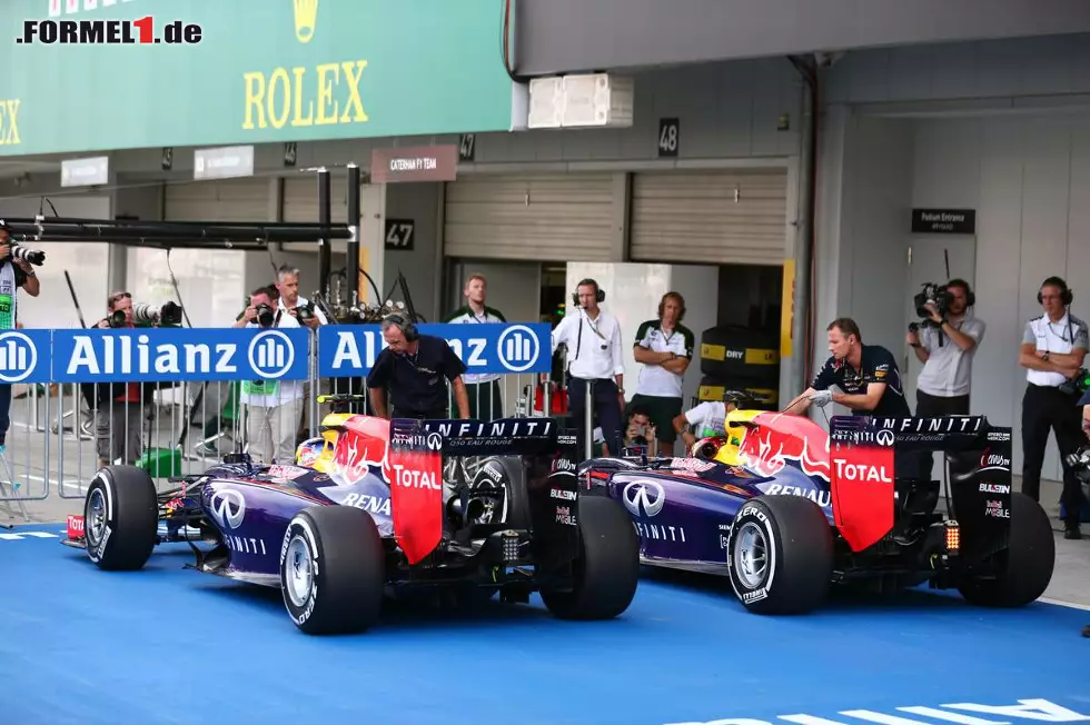 Foto zur News: Daniel Ricciardo Sebastian Vettel (Infiniti Red Bull Racing)