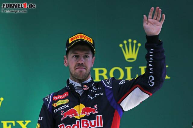 Foto zur News: Gequältes Lächeln: Glücklich war Sebastian Vettel trotz seines dritten Platzes nicht
