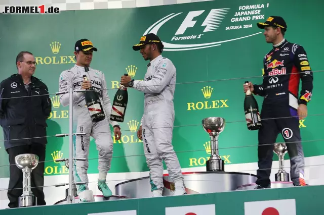 Foto zur News: Verhaltene Freude auf dem Podium: Sieger Hamilton und der Zweitplatzierte Rosberg