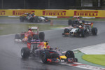 Foto zur News: Sebastian Vettel (Red Bull), Kimi Räikkönen (Ferrari) und Sergio Perez (Force India)