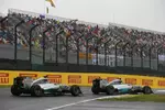 Foto zur News: Nico Rosberg (Mercedes) und Lewis Hamilton (Mercedes)