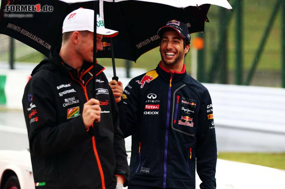 Foto zur News: Nico Hülkenberg (Force India) und Daniel Ricciardo (Red Bull)