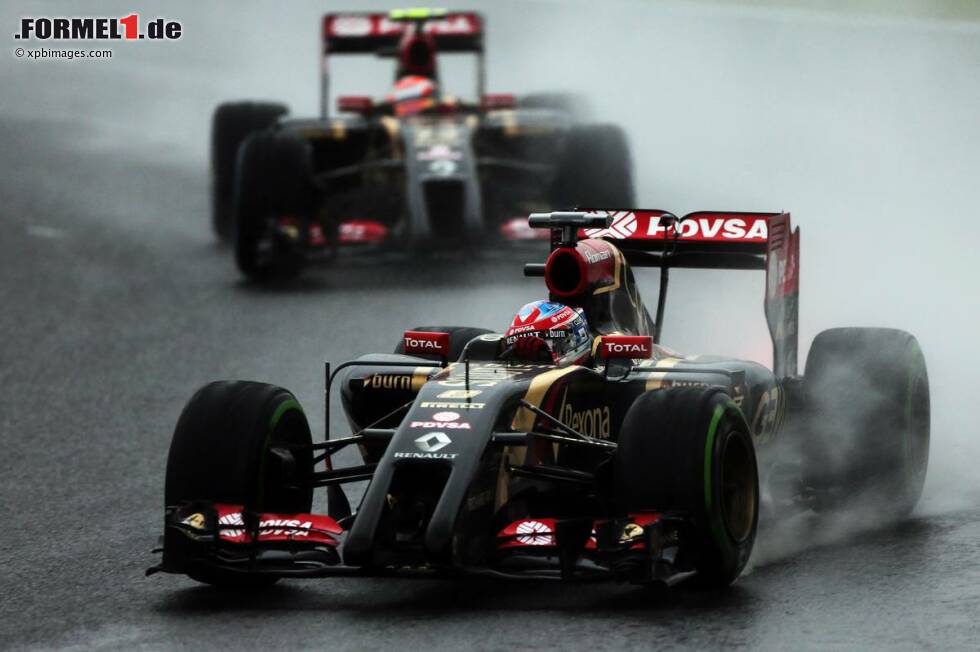 Foto zur News: Pastor Maldonado (Lotus) und Romain Grosjean (Lotus)