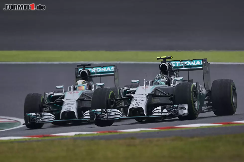 Foto zur News: Nico Rosberg und Lewis Hamilton (Mercedes AMG Petronas Formula One Team)