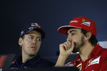 Foto zur News: Sebastian Vettel (Red Bull) und Fernando Alonso (Ferrari)