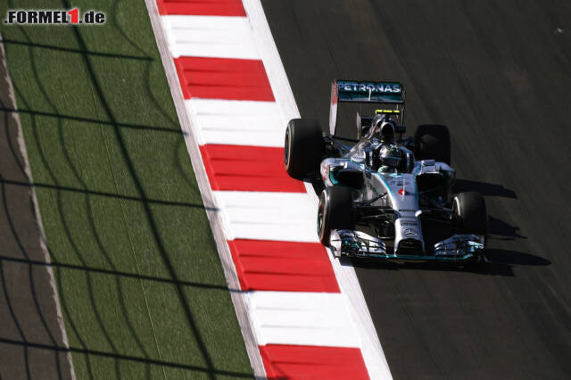 Foto zur News: Nico Rosberg tat sich im Nachmittagstraining schwer und lässt für Samstag umbauen
