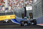 Foto zur News: Lewis Hamilton (Mercedes) und Valtteri Bottas (Williams)