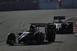 Foto zur News: Daniil Kwjat (Toro Rosso) und Sergio Perez (Force India)