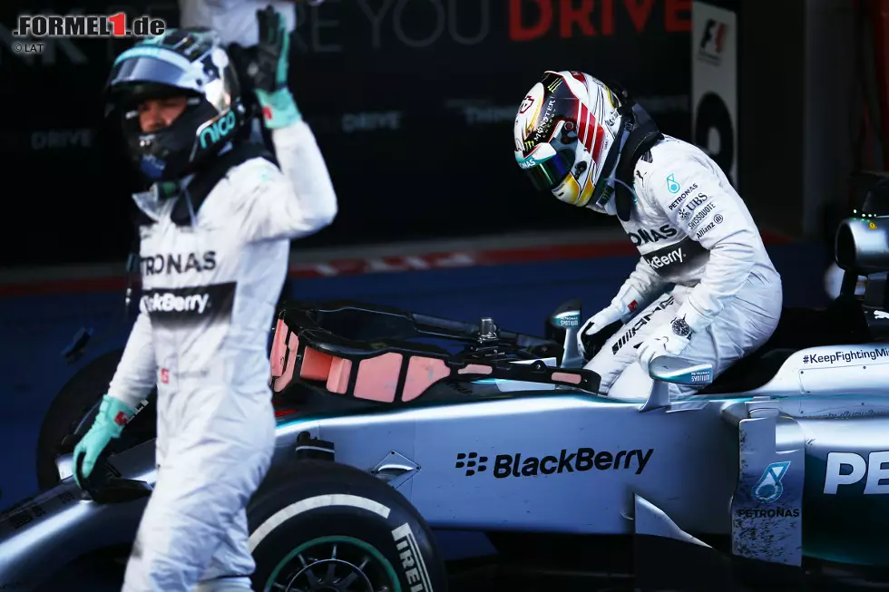 Foto zur News: Nico Rosberg (Mercedes) und Lewis Hamilton (Mercedes)