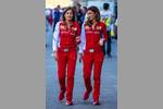 Foto zur News: Ferrari-Pressesprecherinnen Stefania Bocchi und Roberta Vallorosi