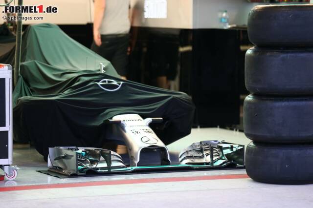 Foto zur News: Spannung in Silber: Hamilton und Rosberg liegen dicht beieinander