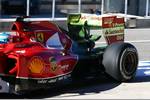 Foto zur News: Fernando Alonso (Ferrari) mit &quot;Aeropaint&quot; am Heck