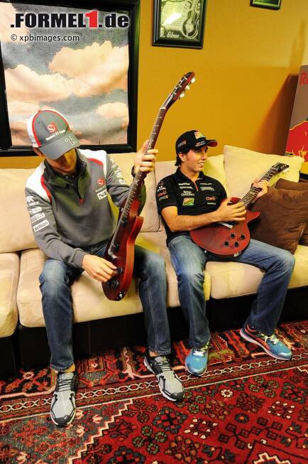 Foto zur News: Esteban Gutierrez (Sauber) und Sergio Perez (Force India)