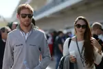 Foto zur News: Jenson Button (McLaren) mit Freundin Jessica Michibata