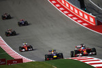 Foto zur News: Fernando Alonso (Ferrari) und Daniel Ricciardo (Red Bull)