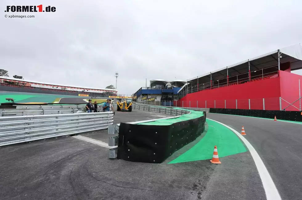 Foto zur News: Neue Boxenausfahrt in Interlagos