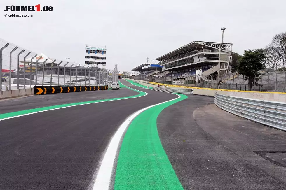 Foto zur News: Neue Boxeneinfahrt in Interlagos