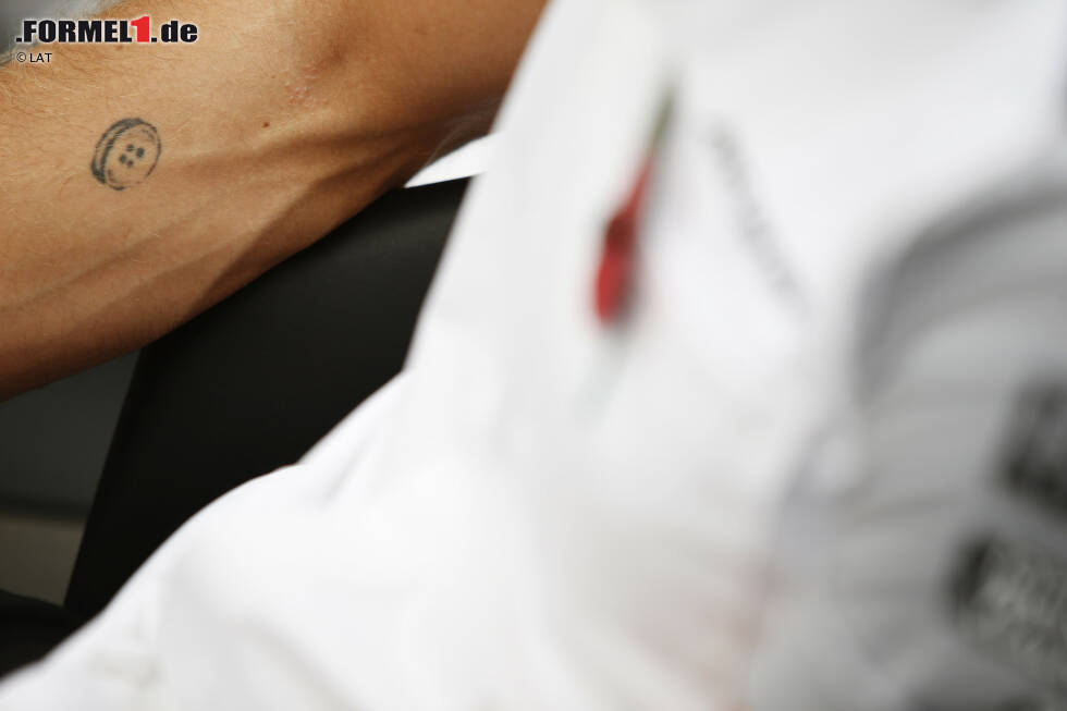 Foto zur News: Tätowierung von Jenson Button (McLaren)