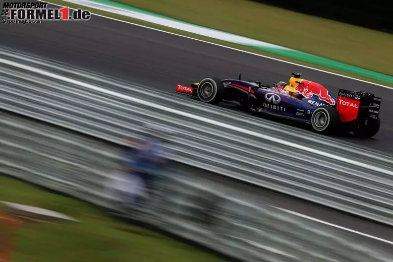 Foto zur News: Sebastian Vettel (Infiniti Red Bull Racing)