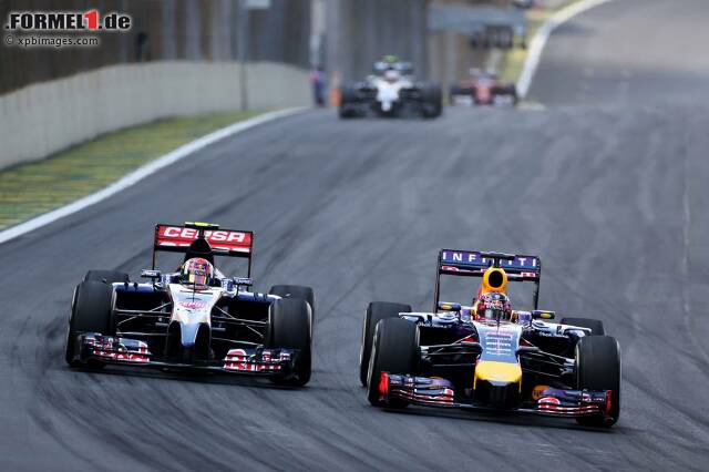 Foto zur News: Daniil Kwjat neben Sebastian Vettel