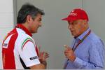 Foto zur News: Marco Mattiacci (Ferrari) und Niki Lauda (Mercedes)