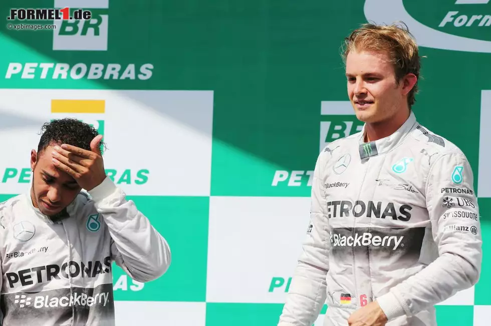 Foto zur News: Nico Rosberg und Lewis Hamilton (Mercedes AMG Petronas Formula One Team)