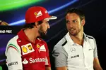 Foto zur News: Fernando Alonso (Ferrari) und Jenson Button (McLaren)