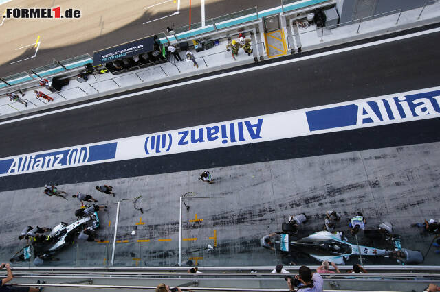 Foto zur News: Nico Rosberg und Lewis Hamilton (Mercedes AMG Petronas Formula One Team)